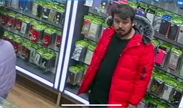 'Kırmızı montlu dolandırıcı' telefoncu esnafının kâbusu oldu