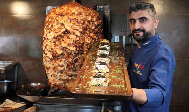 &#039;Piton döner&#039; Portakal Çiçeği Karnavalı&#039;nda
