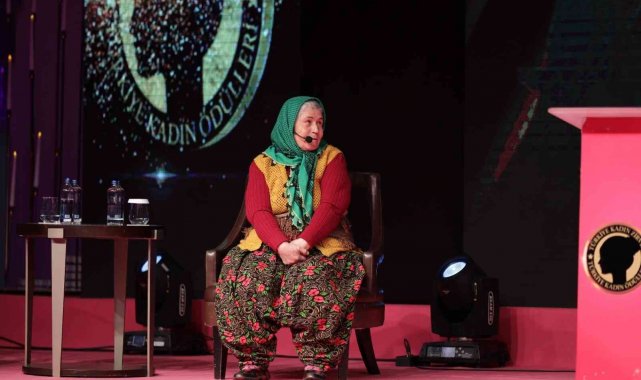 'Yılın tiyatrocusu' Ümmiye Koçak