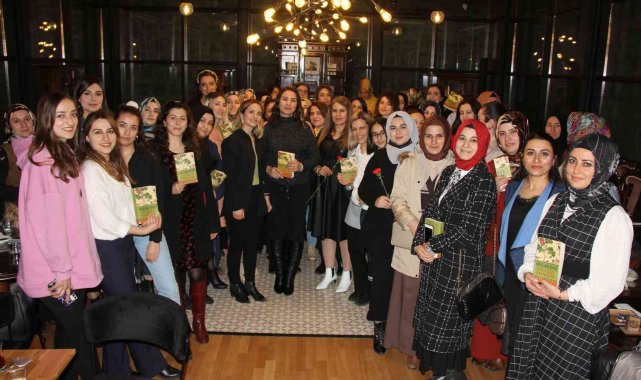 'Yüzyıllık Yalnızlık' adlı kitabı tahlil ettiler