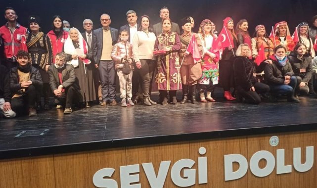 'Zafere Götüren Analar' adlı tiyatro oyununu Bozüyük'te sahnelendiler