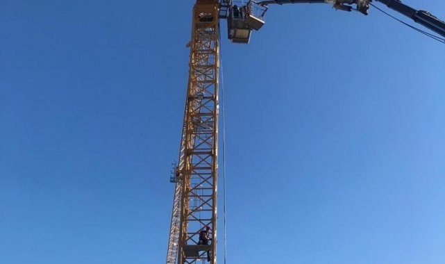 50 metre yükseklikte rahatsızlanınca yardımına itfaiye ekipleri yetişti