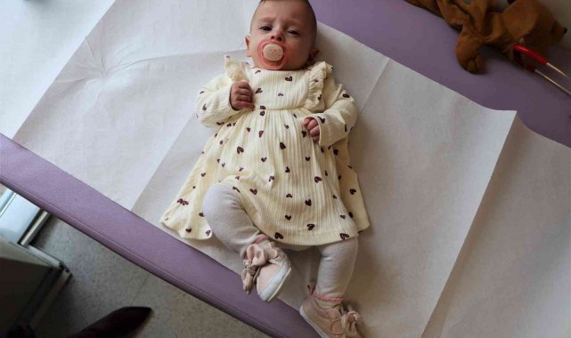 580 gram doğan Sude bebek hayata tutundu