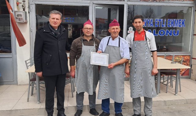 66 Yaşındaki etli ekmek ustasına usta öğretici belgesi verildi