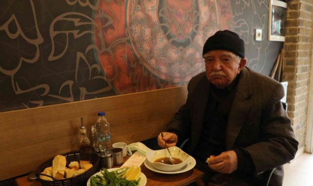 91 yaşında hiç virüse yakalanmadı, sırrın kelle paçada olduğunu söyledi