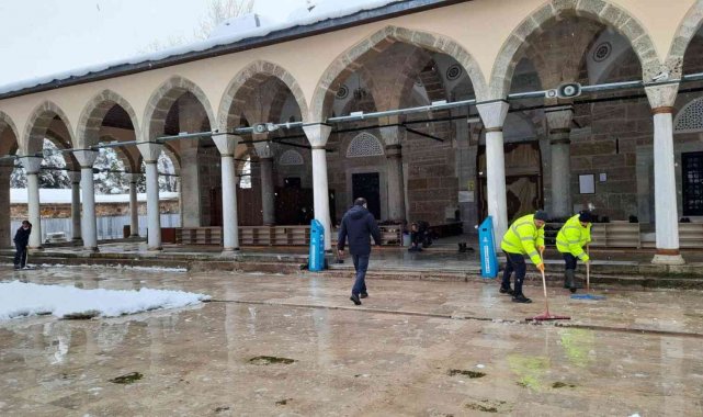 A Takımı karla mücadelede yoğun mesai harcıyor
