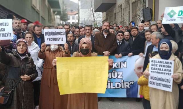 Açığa alınan o müdüre veliler ve eğitimcilerden destek
