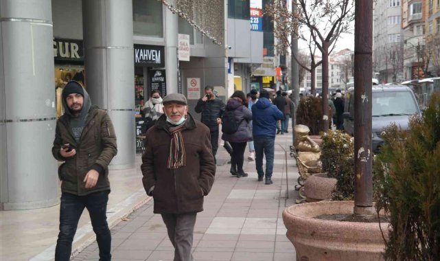 Açık alanlarda maske takma zorunluluğun kalkması