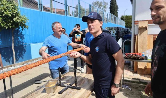 Adana Demirspor'a 20 metrelik kebap ziyafeti