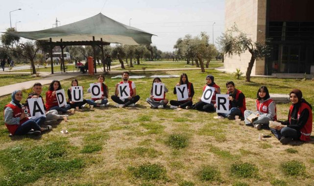 ADÜ Recep Tayyip Erdoğan Engelli Dostu Kütüphanesi bahçesinde kitap okuma etkinliği gerçekleştirildi