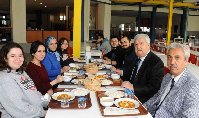 ADÜ'de 'Çanakkale Menüsü' öğrencilere ikram edildi