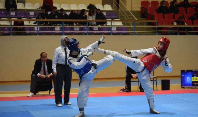 Afyonkarahisar&#039;da &#039;Gençler Tekvando&#039; grup müsabakaları tamamlandı