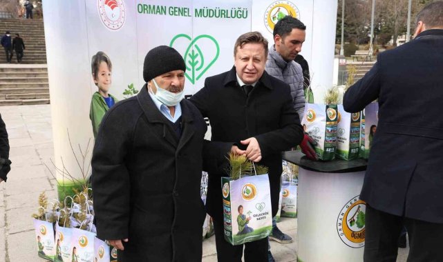 Afyonkarahisar'da 5 bin fidan dağıtıldı