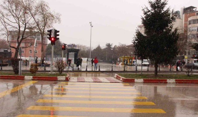 Afyonkarahisar'da beklenen kar yağışı başladı