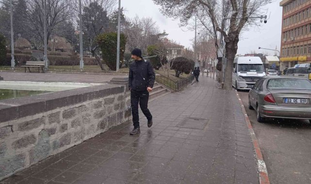 Afyonkarahisar&#039;da kar yağışı başladı