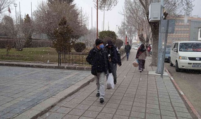 Afyonkarahisar'da kar yağışı