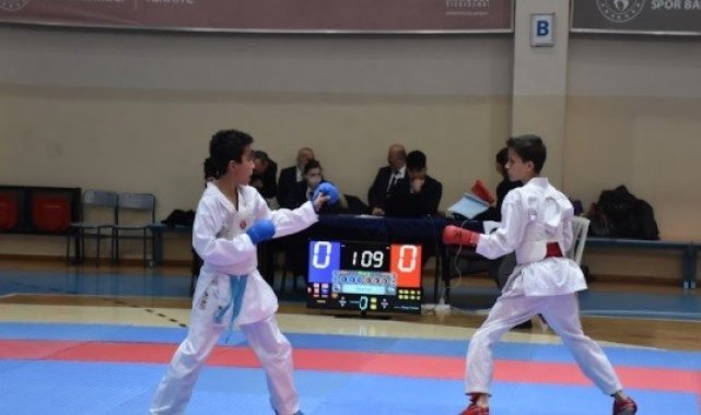 Afyonkarahisar&#039;da karate grup müsabakaları başladı