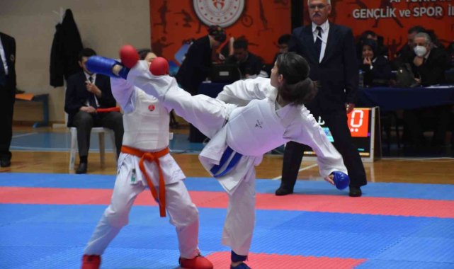 Afyonkarahisar'da karate grup müsabakaları sona erdi