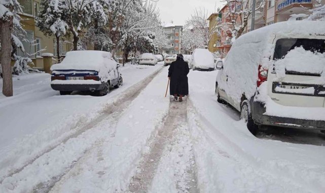 Afyonkarahisar'da karla mücadele