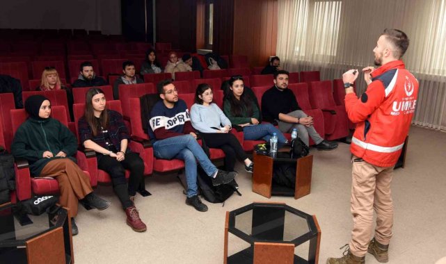 Afyonkarahisar'da üniversite öğrencilerine 'İlk yardım' eğitimi verildi