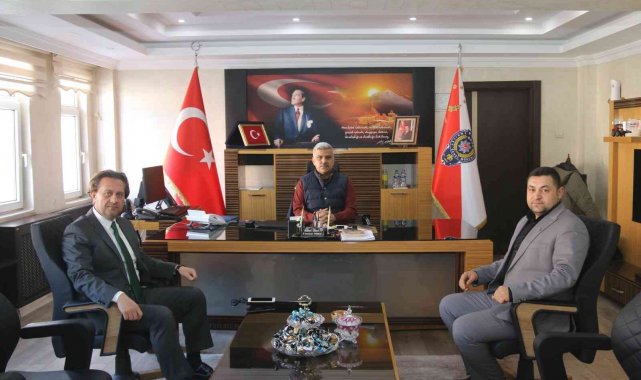 Ağrı Emniyet Müdürü Özen'den Bölek'e teşekkür plaketi