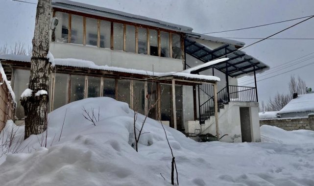 Ağrı ilkbaharda yeniden beyaza büründü