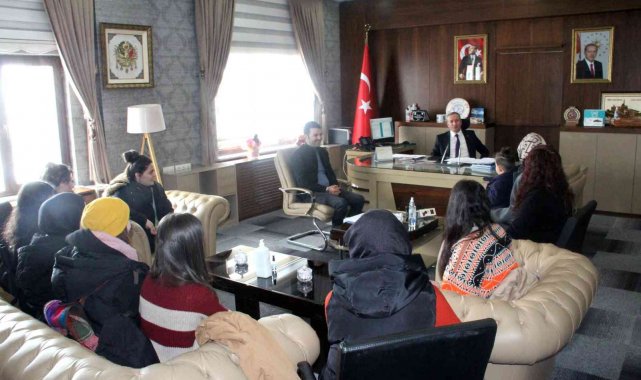 Ağrı Milli Eğitim Müdürü Kökrek, İspanya'ya gidecek olan öğrencileri yolcu etti