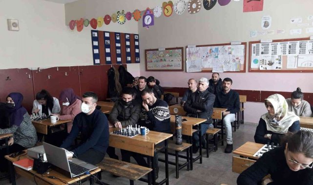 Ağrı&#039;da öğretmenlere yönelik satranç eğitimi kursu açıldı