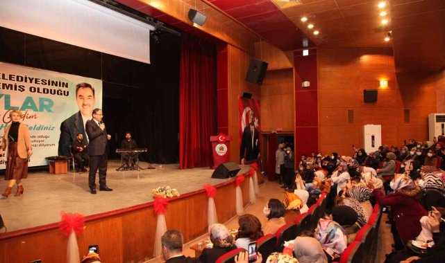 Ahlat'ta "3 aylar berata geldim" konulu konferans