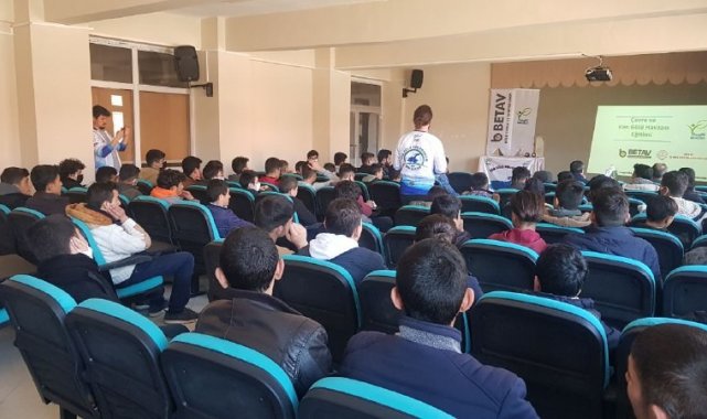 Ahlat'taki öğrencilere 'Çevre ve Van Gölü Havzası' eğitimi