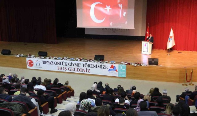 AİÇÜ'de Eczacılık Fakültesi Öğrencileri İçin "Beyaz Önlük Giyme" töreni düzenlendi