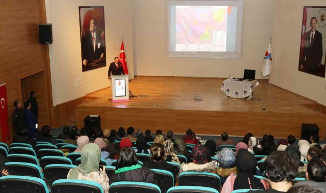 AİÇÜ'de "Türk Dünyası'nın Siyasi Coğrafyası ve Jeopolitik Önemi" konferansı