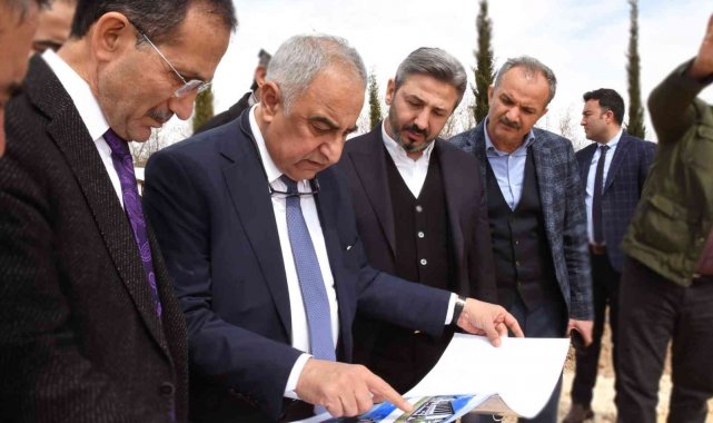 AK Parti heyeti, üniversitede incelemelerde bulundu