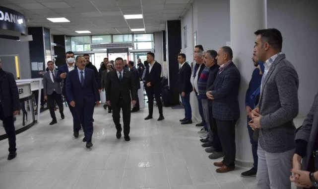 AK Parti, MYK&#039;da alınan karar sonrası belediye ziyaretlerine başladı