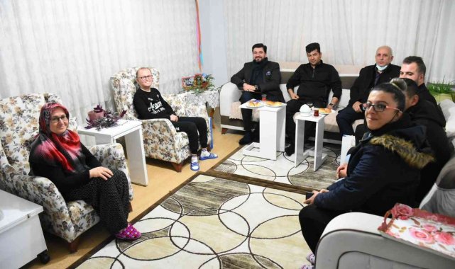 AK Parti Tepebaşı'ndan Şirintepe'de 222 eve ziyaret