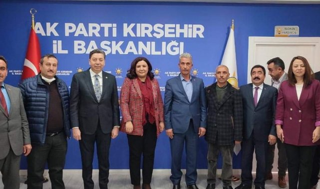 AK Parti&#039;ye katılımlar sürüyor