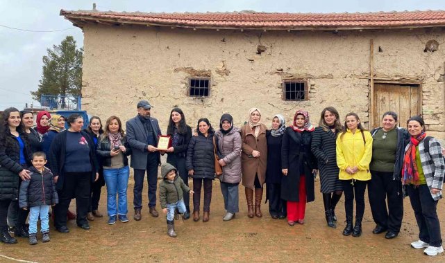 Akın, kadın yetiştiricilerle buluştu