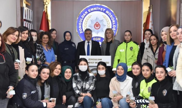 Aktaş, kadın polisleri kutladı