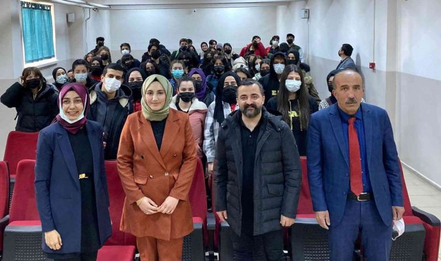 Aktürk, öğrencilerle Kariyer Söyleşi Programında bir araya geldi