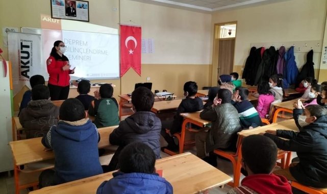 AKUT Eskişehir&#039;den Muş&#039;taki öğrencilere afet bilinçlendirme semineri