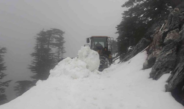 Alanya kırsalında kar temizliği sürüyor