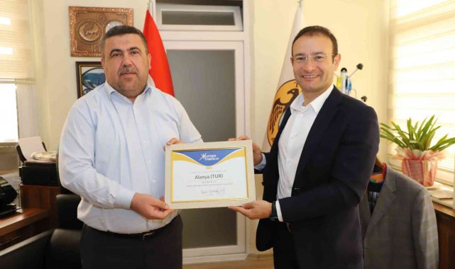 Alanya Triatlonu&#039;na dünyanın en iyi yerel organizasyonu ödülü