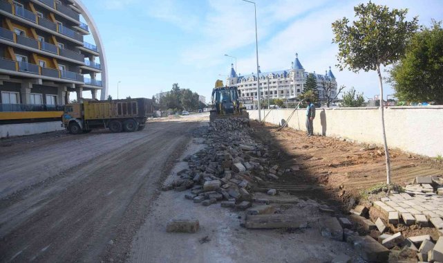Alanya Türkler&#039;de 12 bin metrekare parke yol çalışması