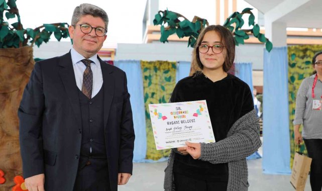 Alanya&#039;da en çok kitap okuyanlar ödüllendirildi