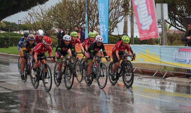 Alanya'da pedallar Dünya Kadınlar Günü için döndü