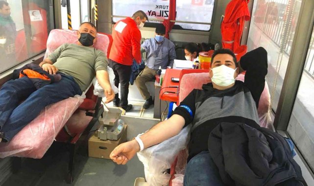 Alev savaşçıları kan bağışladı