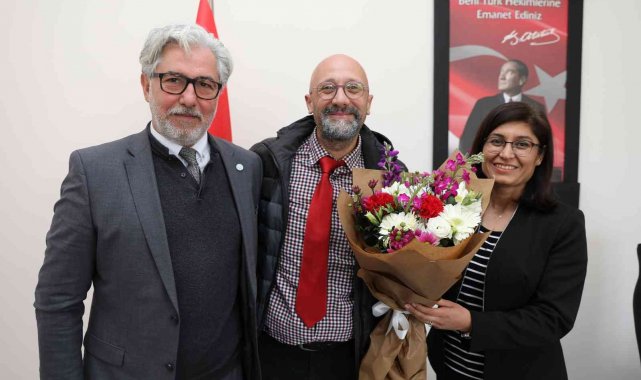 ALKÜ'nün iki fakültesinde bayrak değişimi