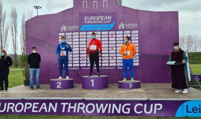 Alperen Karahan güllesine altın madalyayı taktı