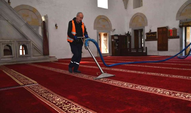 Altınova&#039;da camiler ramazana hazır