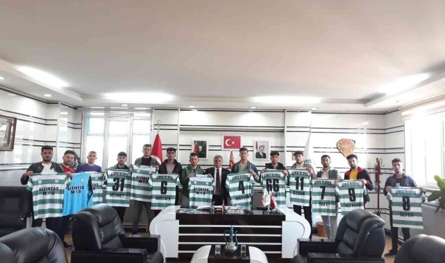 Altıntaş Belediyesi'nden MYO futbol takımına forma desteği